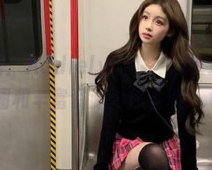 无限精彩：Addielyn(에디린)女朋友写真原图和丰富资源为你呈现！.txt