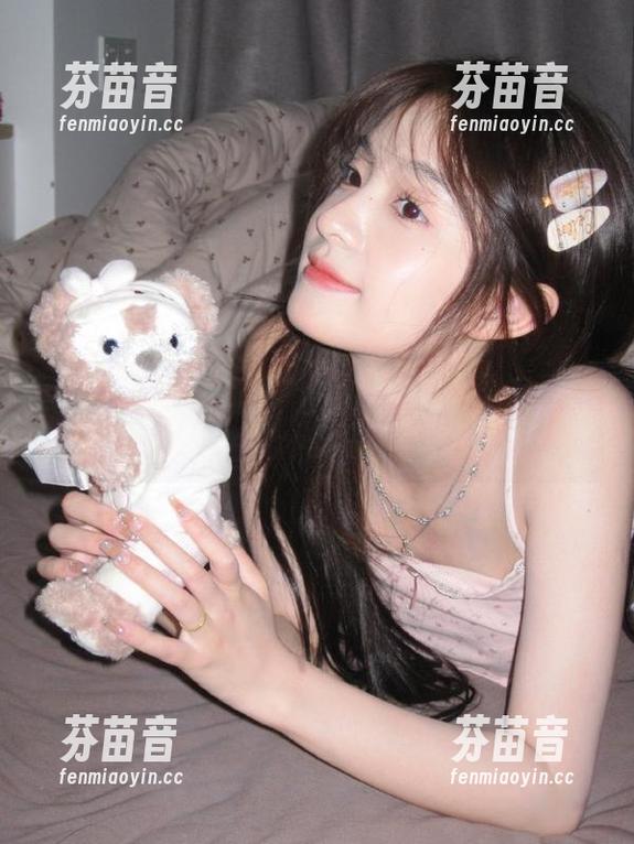 一场视觉盛宴，Dami(퀸다미)的圣诞雪夜锦礼美图合集邀你共赏.txt