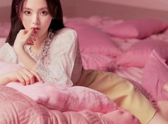 Feilin嗲囡囡 – Misty萌晰分享连体衣写真：让我们一起领略她的青春与活力.txt