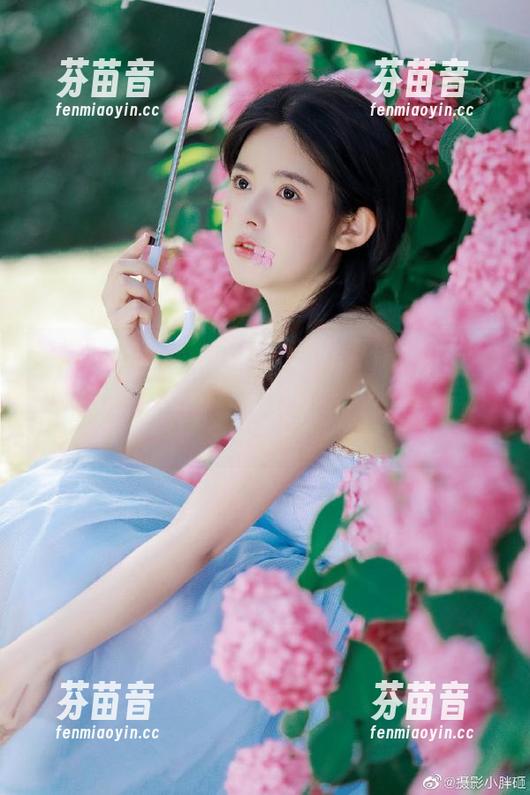Feilin嗲囡囡 - 在线获取程慧娴Phoebe白裙写真原图，留下青春最美的回忆与印记.txt