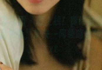 Feilin嗲囡囡 – 刚上线！贾诗晗温柔白裙写真作品更新，快来一同领略她的风采。.txt