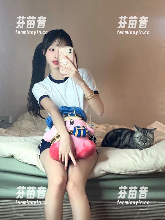 Feilin嗲囡囡 - 陈媚儿体操服美照分享：写真集中的力量与美感.txt