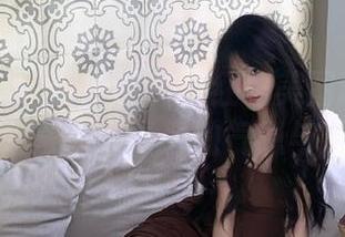 GIRLT果团网 – 莫雅淇红裙美图精选：每个瞬间都散发着青春的气息与活力.txt