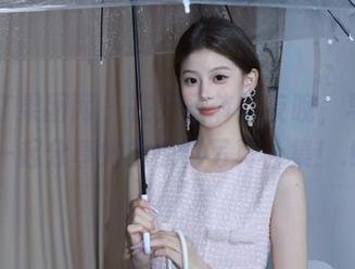 GIRLT果团网 – 在万圣节的夜晚，与莫雅琪一起分享她的惊艳写真合集！.txt