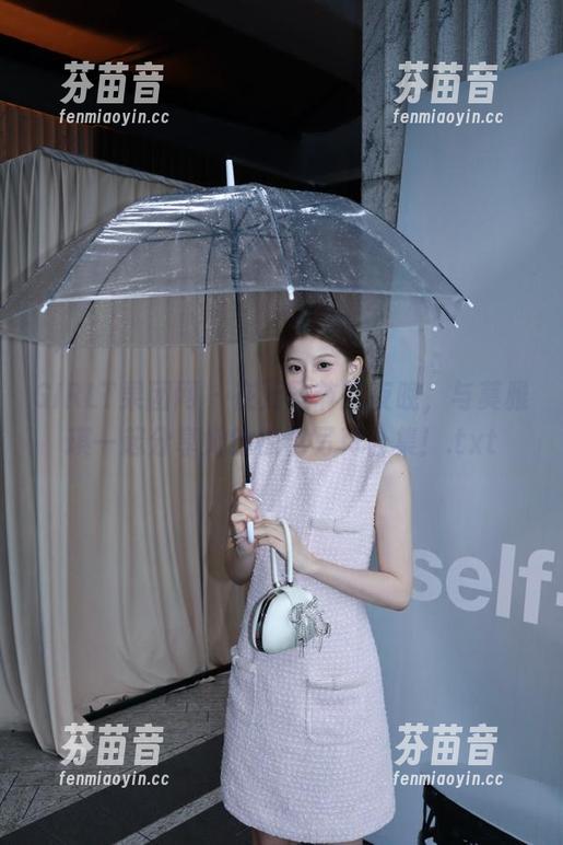 GIRLT果团网 - 在万圣节的夜晚，与莫雅琪一起分享她的惊艳写真合集！.txt