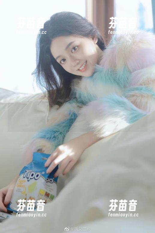 GIRLT果团网 - 萌神妹妹的温柔写真新作更新，感受时光在她笑容中的流转.txt
