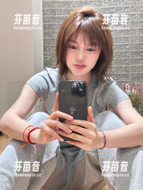 HuaYang花漾 - 少女心事：Angela小热巴定制图集，见证青春的绽放.txt