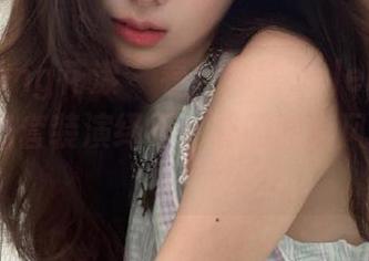 HuaYang花漾 – 看！娜露Selena如何用无圣光套装演绎不一样的时尚风格！.txt