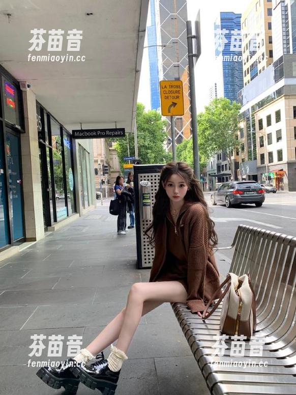 HuaYang花漾 - 易阳Silvia婚纱图册为你呈现，专业摄影作品免费观看！.txt
