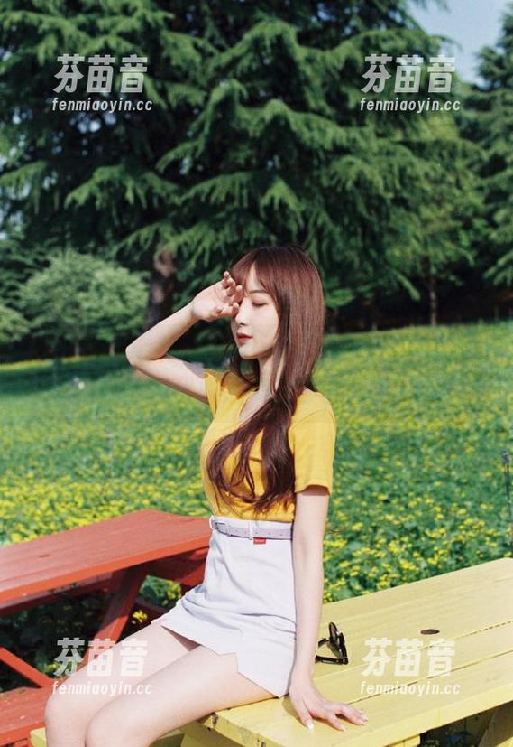 HuaYang花漾 - 用无圣光的视角，筱慧姐姐呈现优雅之美的静谧图片.txt