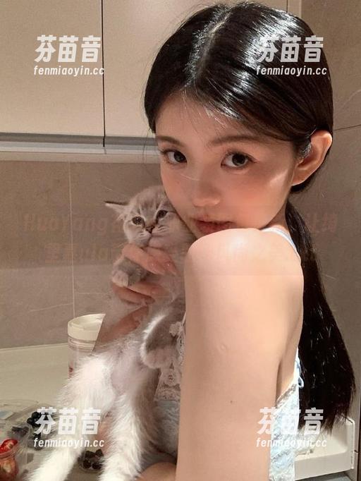 HuaYang花漾 - 职业装图包更新，让绮里嘉ula带你感受职场风尚之美.txt