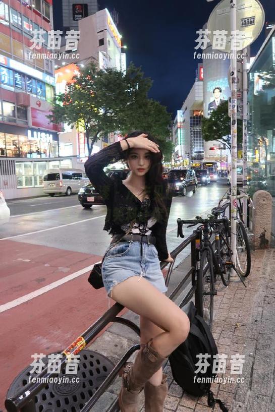 HuaYang花漾 - 从未见过的顾欣怡私房圣诞：图片中的笑料让你笑到抽筋！.txt