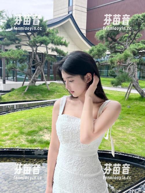 IMiss爱蜜社 - 释放真实自我，Evon陈赞之的户外无圣光套图邀你共赏.txt