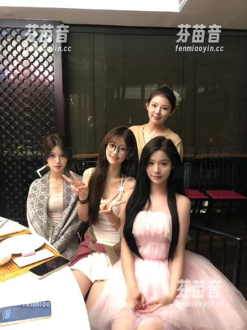 IMiss爱蜜社 - 拥抱夏季风潮：夏小秋秋秋独特的白衬衫私拍资源收藏！.txt