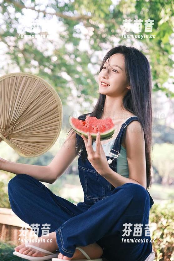 IMiss爱蜜社 - 免费大放送！绯月樱-Cherry夏天图包让你在炎炎夏日中收获清凉快乐时光！.txt
