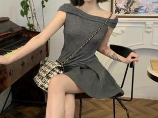 ISHOW爱秀 – 樱桃Cherry泳衣写真的悸动图册：穿越夏日暖阳的清凉瞬间，尽显自信与优雅.txt