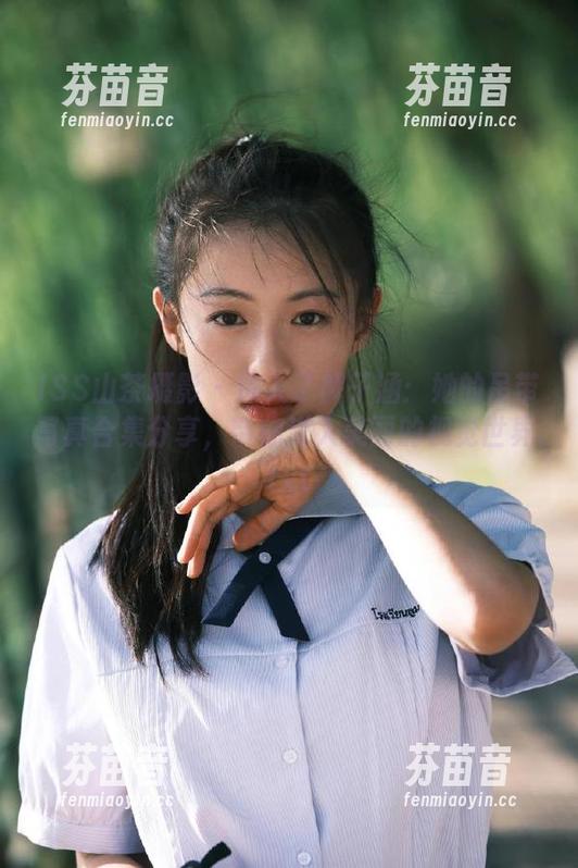 ISS山茶摄影 - 深入了解子涵：她的吊带写真合集分享，带你进入美丽的视觉世界.txt