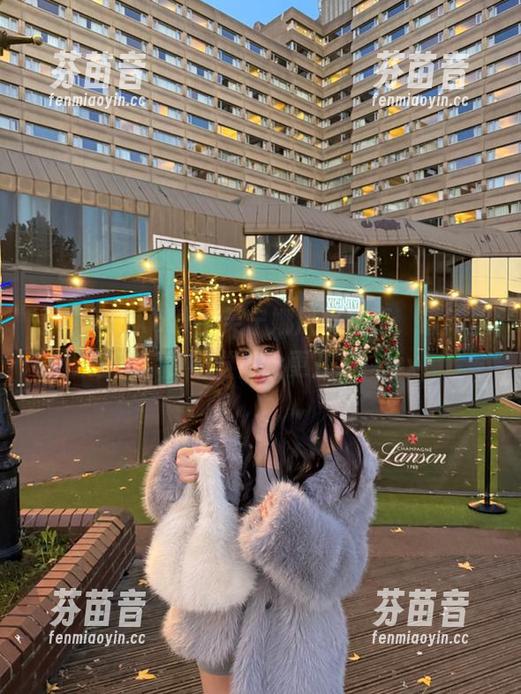 KuukoW 感受KuukoW的芙宁娜风格写真,最新壁纸让你的视觉体验更升级!.txt