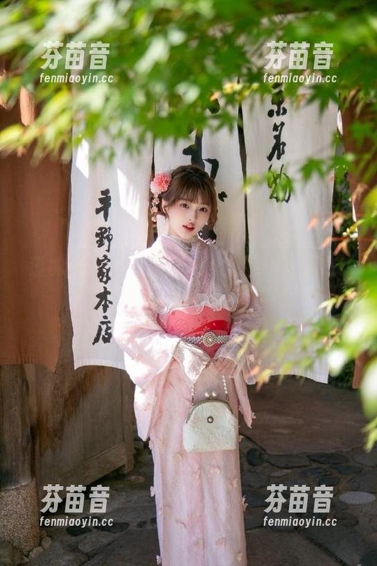 透视KuukoW无圣光作品《约尔·福杰2》的情感与意象表达.txt