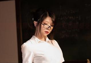 Leah梓未的创意旗袍原图，连壁纸都能感受到不一样的时尚气息！.txt