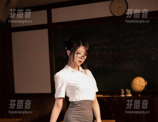 Leah梓未的创意旗袍原图，连壁纸都能感受到不一样的时尚气息！.txt