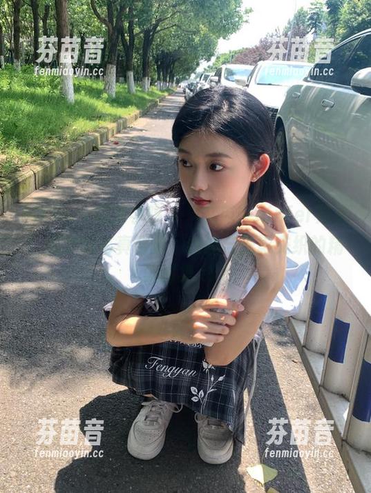MFStar模范学院 - “文芮jeninfer妹妹”的梦幻写真合集：纹理与光影交织的精美图集.txt