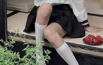 MFStar模范学院 – 栗子Riz的独家私拍作品，展示比基尼艺术与自然的完美融合.txt