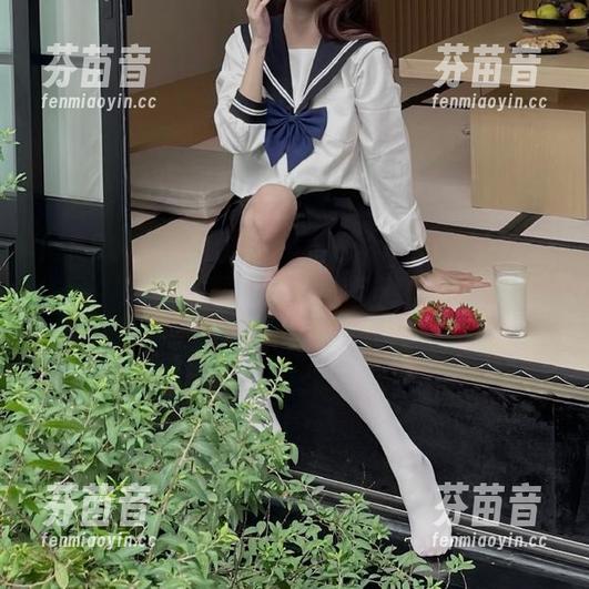 MFStar模范学院 - 栗子Riz的独家私拍作品，展示比基尼艺术与自然的完美融合.txt