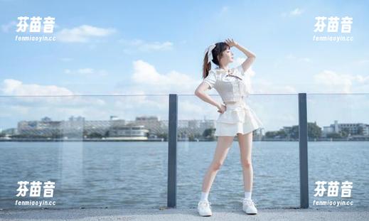MICAT猫萌榜 - 雪瑞Lisa的私房图集：办公室中的艺术与优雅，释放时尚魅力的瞬间.txt