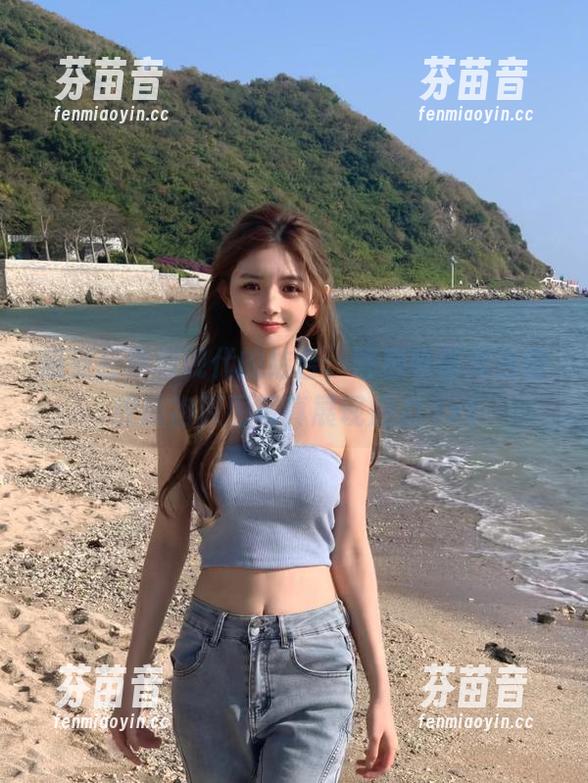 感受经典与现代的结合，喵糖映画黑色暗纹旗袍原图写真展现魅力.txt