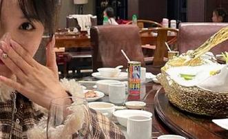喵糖映画精心孕育的少女肚兜花溪纱，美图分享完美呈现青春之美！.txt