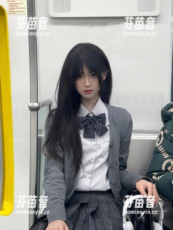 MiiTao蜜桃社 - 米琪MIKI私密毛衣写真集发布，免费下载，感受温暖如春的时尚气息.txt