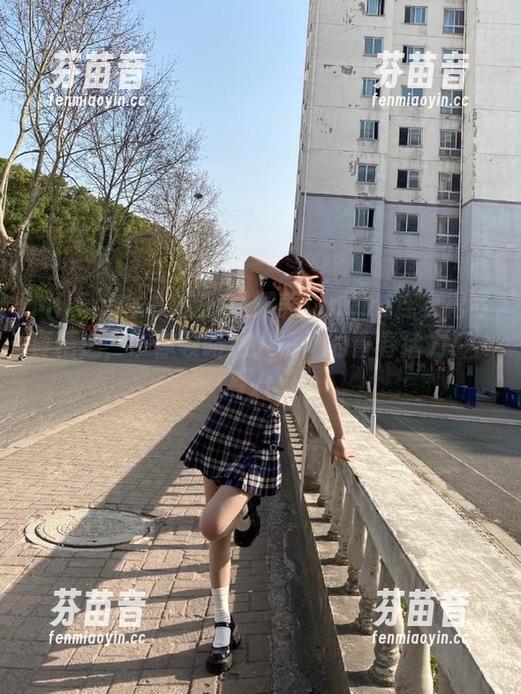 MiiTao蜜桃社 - 缇娜美Tinami连衣裙写真精选，带你领略迷人瞬间的青春活力！.txt