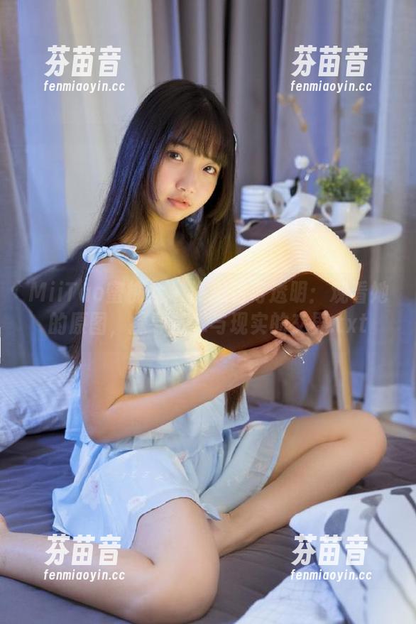 MiiTao蜜桃社-许思铭 MiiTao蜜桃社 - 许思铭与透明:观看她的原图,探寻艺术与现实的交界.txt