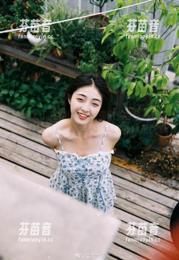 MiiTao蜜桃社 - 豆瓣酱职业装作品更新：当职场女王遇上豆瓣酱，火花四溅！.txt