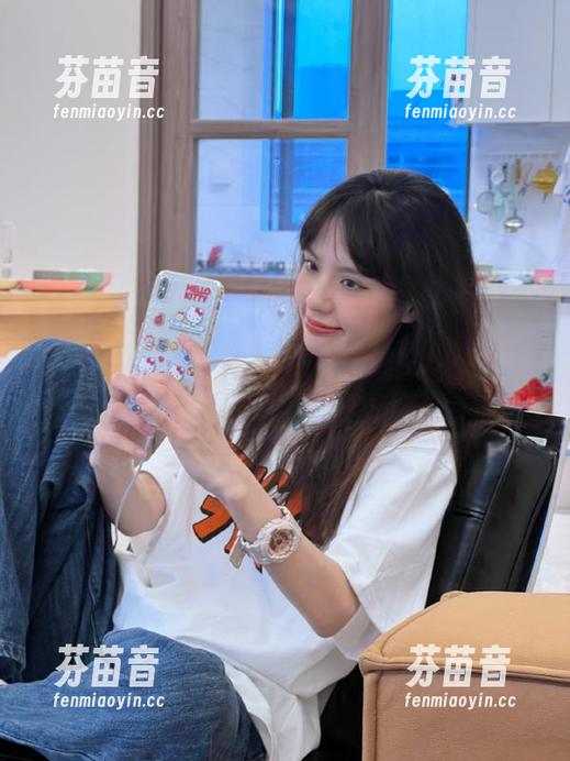 MussGirl慕丝女郎 - 熙媛泳装私拍图包，感受水与光的完美碰撞，展现迷人风采！.txt