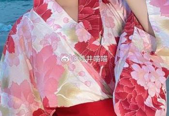 探索Nyako喵子校服风采，全新写真图集带你感受青春合集.txt