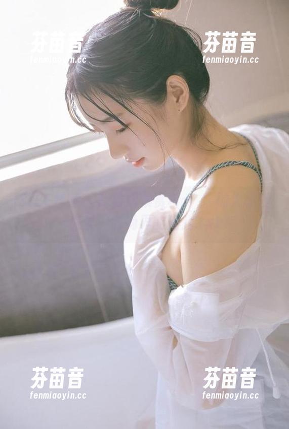 SIEE丝意 - 高清图集赏析：玥玥的大长腿肉丝，时尚界的宠儿.txt