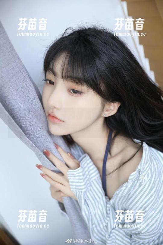 SSA丝社-桃子 SSA丝社 - 桃子独特视角下的双人写真作品集:艺术与生活的完美结合.txt