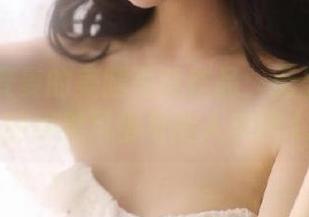 Seele麦麦的美腿写真作品：无圣光下展现的绝美风情与迷人美图.txt