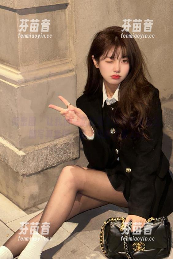 Sia不吃鱼 微密圈 - 让我们一起欣赏Sia不吃鱼的长腿写真套图,感受美的力量.txt