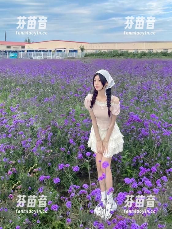 TGOD推女神 - 魏扭扭眼镜写真在线发布，尽情享受美图带来的视觉盛宴！.txt