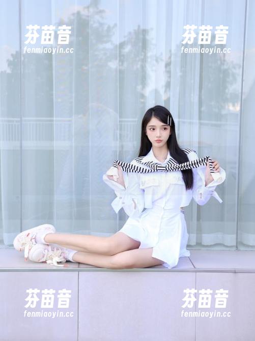 TouTiao头条女神 - 幻雪儿温柔图集在线发布，让你领略她的柔美瞬间.txt