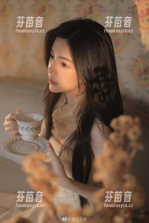 TouTiao头条女神 - 最新写真特辑：张梓然以水手服为主题，展现别样青春风采.txt