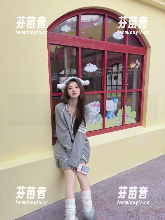 TouTiao头条女神 - 福利与艺术交汇：张译丹女仆写真作品，绽放她无限魅力.txt