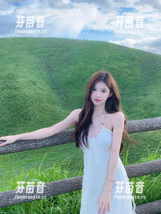 TouTiao头条女神 - 最新照片分享：李温柔JK写真，快来一起揭秘她的活力与青春精彩！.txt