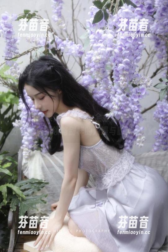 UGirls尤果网 - Abby金金双人写真图包分享，带你领略别样的浪漫与时尚！.txt