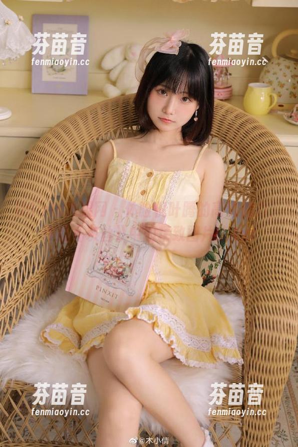 UGirls尤果网 - 体验倪叶腾的高清魅力，作品《灰丝》中的精致图片集.txt