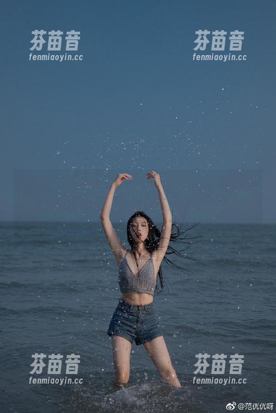 UGirls尤果网 - 每日免费更新！全新的“娜依灵儿”双人写真图包，让你爱不释手！.txt