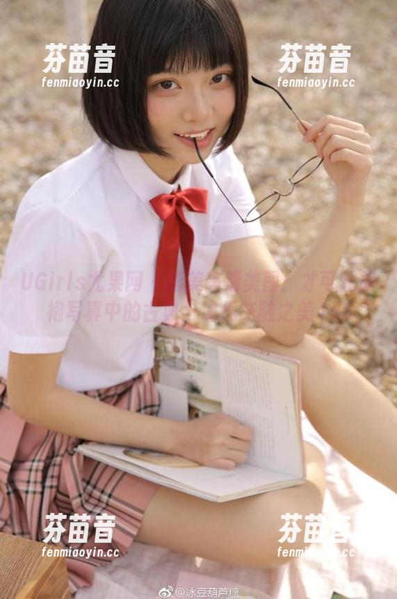 UGirls尤果网 - 精美高清美图：才可儿旗袍写真中的古典与现代交融之美.txt
